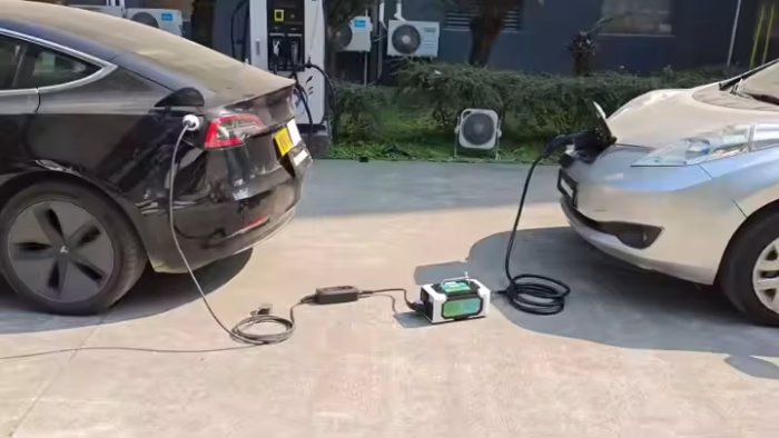 V2L Charger with CCS2 cable - Image 4